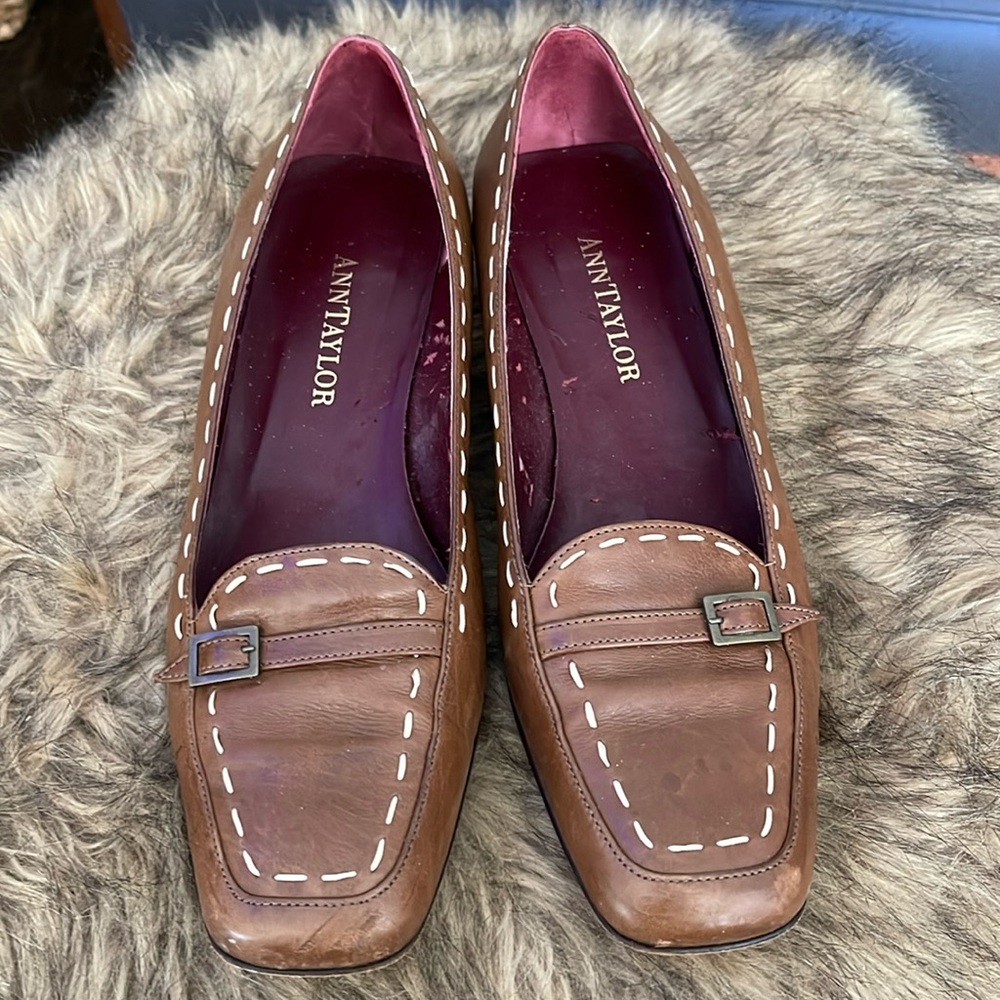 Ann Taylor Italian leather shoe. Woman Size 8 1/2 M.